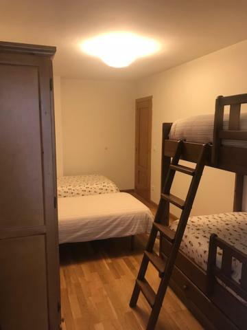 Biescas Centro! Garaje Y Wifi!! Apartment ภายนอก รูปภาพ